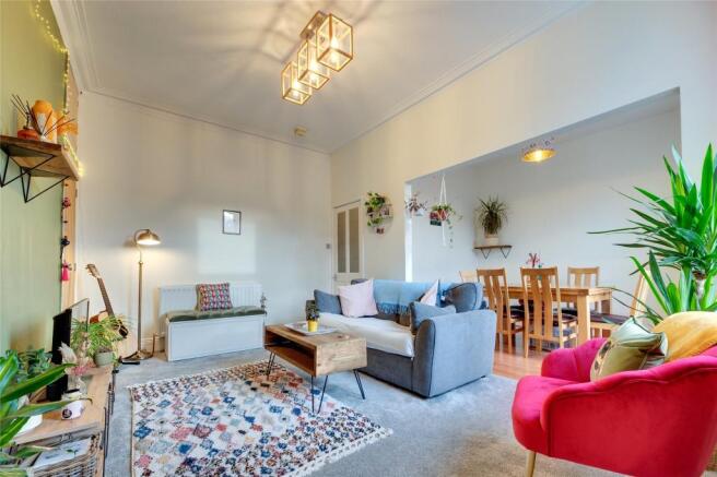 Lounge/Dining Area