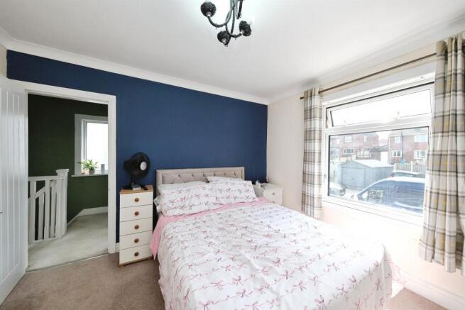 3 bed Semi-Detached for sale Image 9