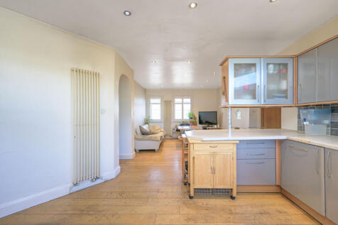 Sussex Ring, Woodside Park, London, N12