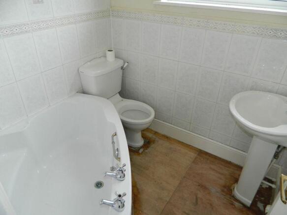 FAMILY BATHROOM