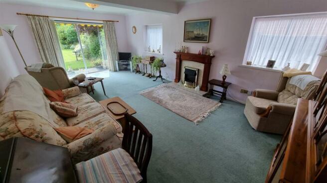 EXTENDED LOUNGE
