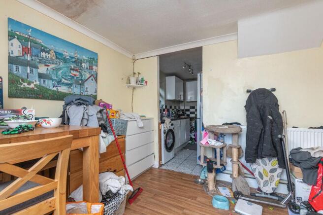 3 bed Semi-Detached for sale Image 6