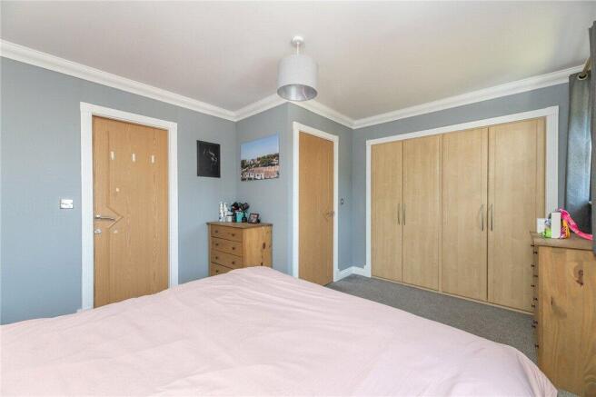 5 bed Town House for sale Image 11