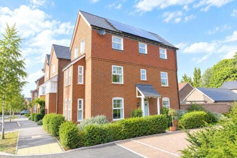 Upper Wheatfield, Hook, Hampshire, RG27