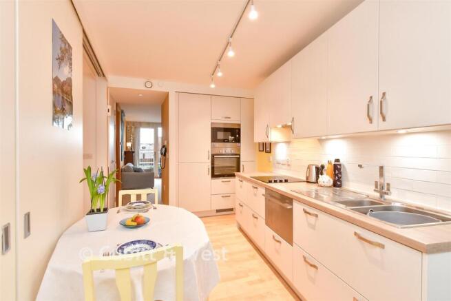 Kitchen/ Breakfast Room