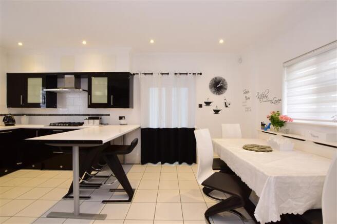 Kitchen/Breakfast Room