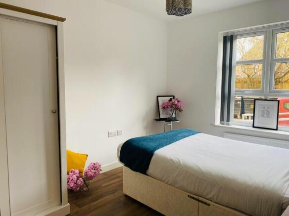 2 bed Apartment to rent Image 4