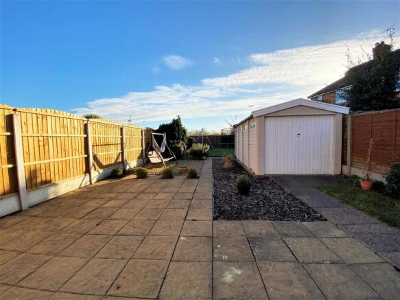 Well-Appointed Garden & Garage 948