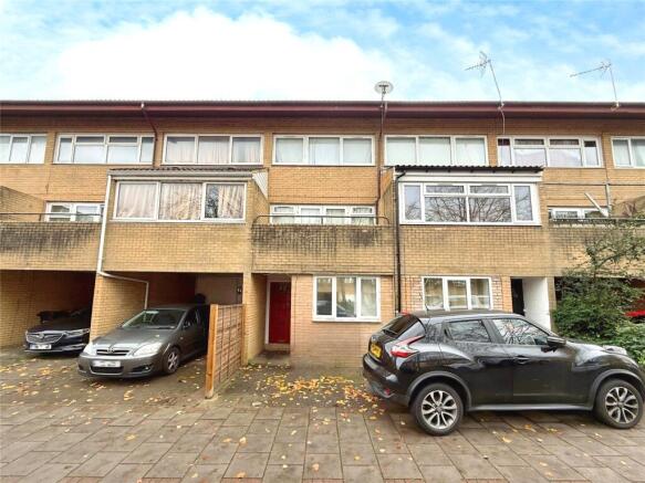 4-bed terraced on Ramsons Avenue, Conniburrow, Milton Keynes, £300,000