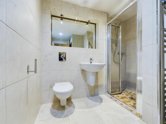 5 bed Semi-Detached to rent Image 12