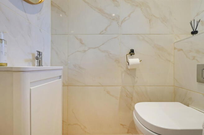 4 bed Detached for sale Image 8