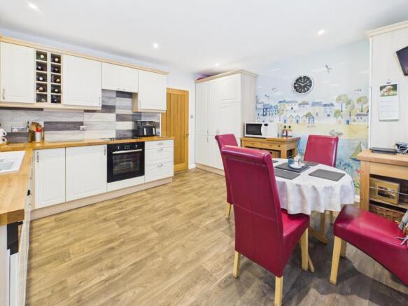 Kitchen/Breakfast Room
