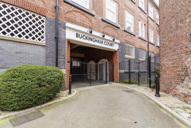 10_Buckingham_Court_17.jpg