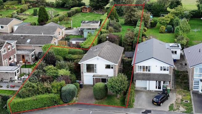 3-bed detached on Gosforth Drive, Dronfield, £335,000