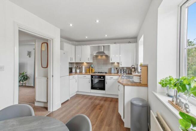 3 bed Town House for sale Image 12