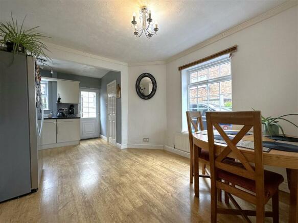 Spacious Dining Kitchen 191