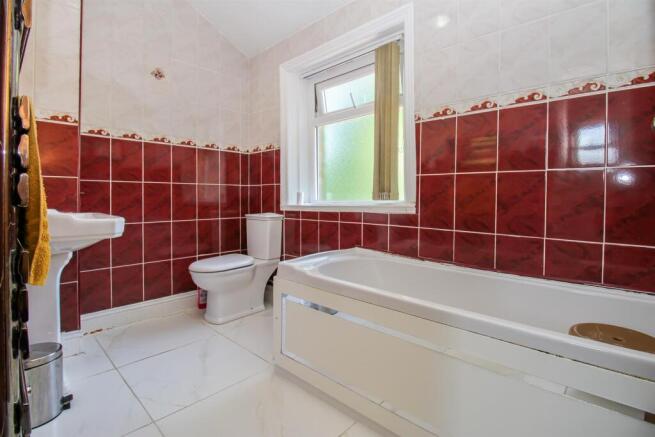 4 bed Semi-Detached for sale Image 7