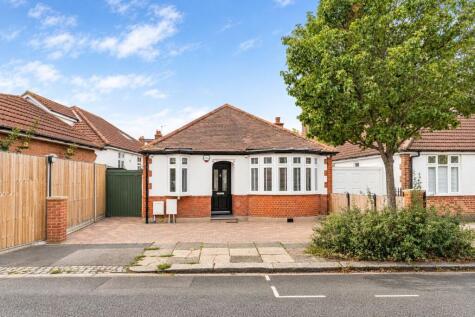 Balmoral Gardens, Northfields, W13