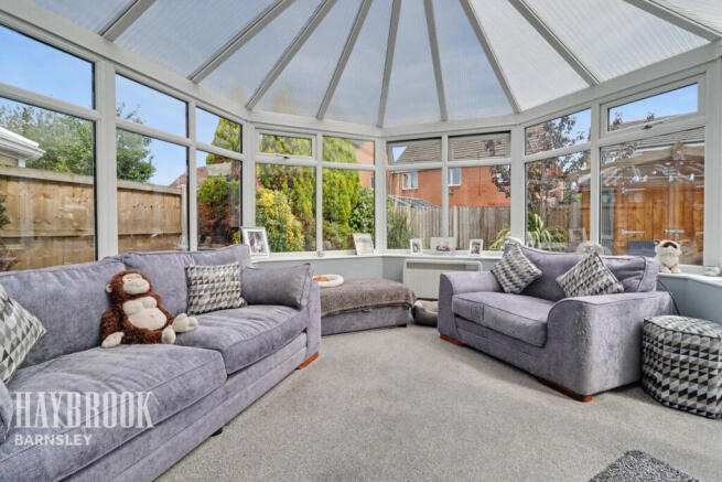 4 bed Detached for sale Image 9