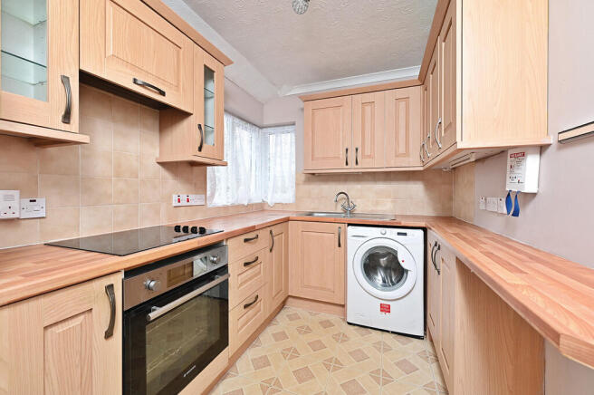 Broom Way, Blackwater photo 4
