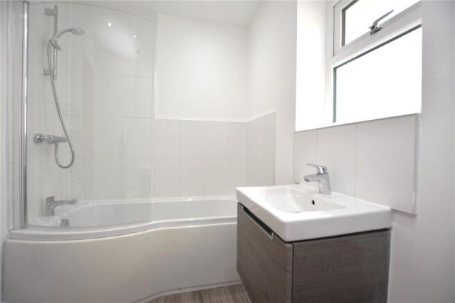 4 bed Bungalow to rent Image 9