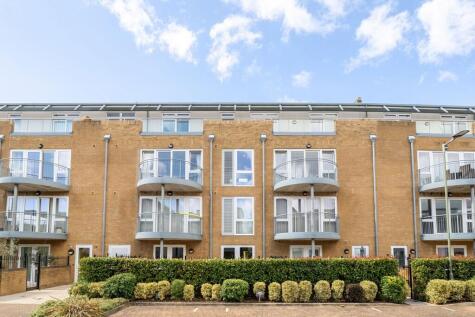 Almansa Way, Lymington, SO41