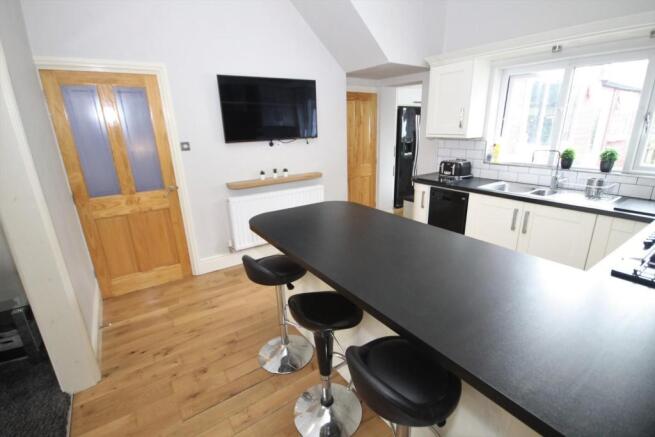 KITCHEN-BREAKFAST ROOM