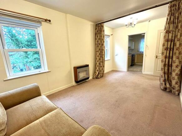 2 bed Flat for sale Image 4