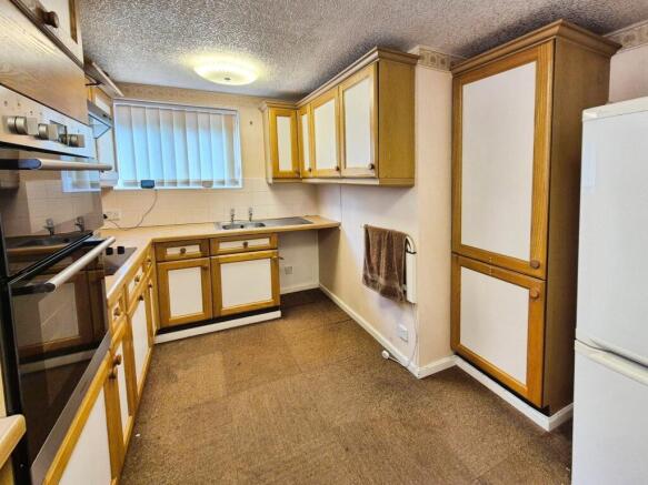4 bed Detached to rent Image 9