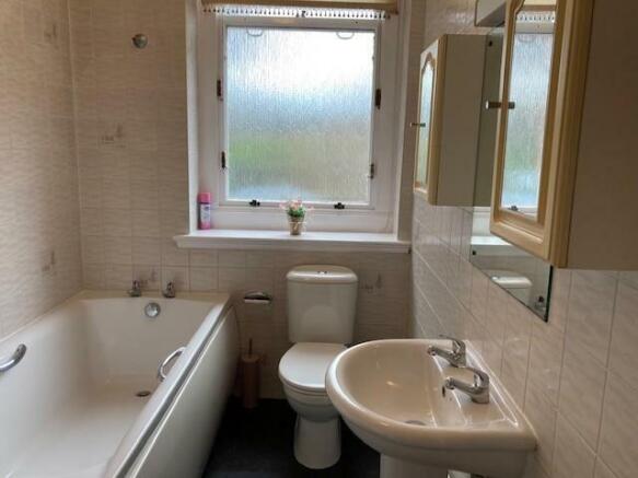 Family bathroom.jpg
