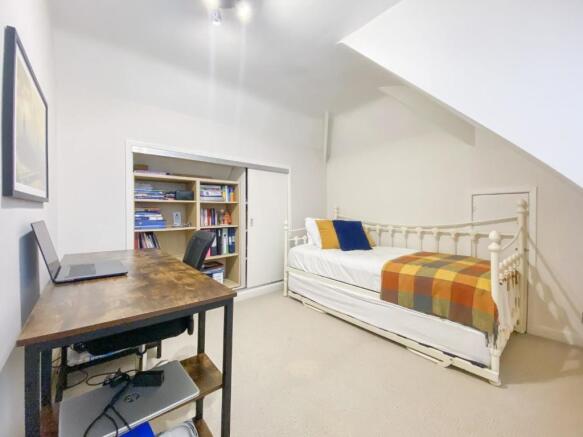 Bedroom 5 / Office