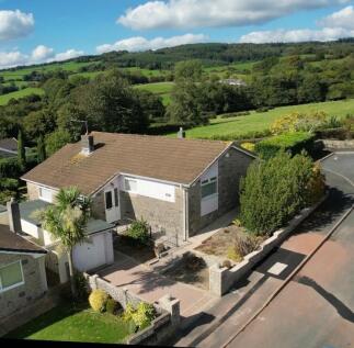 PANORAMIC VIEWS to Countryside Laherne Lodge, 24 Greenmeadow Drive, Parc Seymour, Penhow, Newport, NP26 3AW