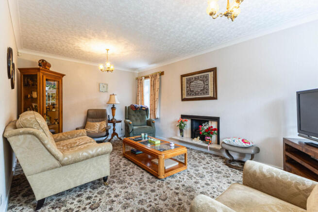 6 bed Detached for sale Image 4