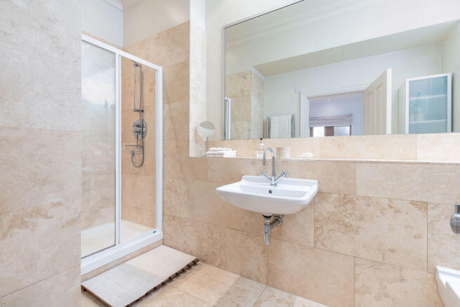 2 bed Flat for sale Image 8