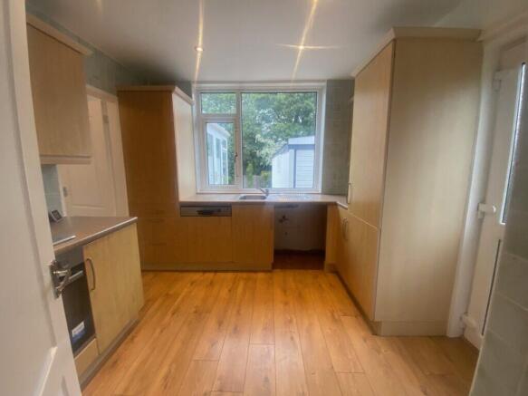 4 bed Semi-Detached to rent Image 9