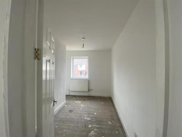4 bed Semi-Detached to rent Image 9
