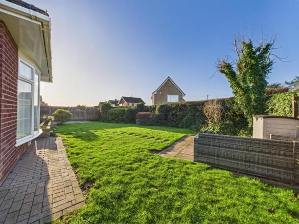 5 bed Detached for sale Image 11