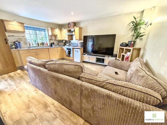 2 bed Terraced for sale Image 5