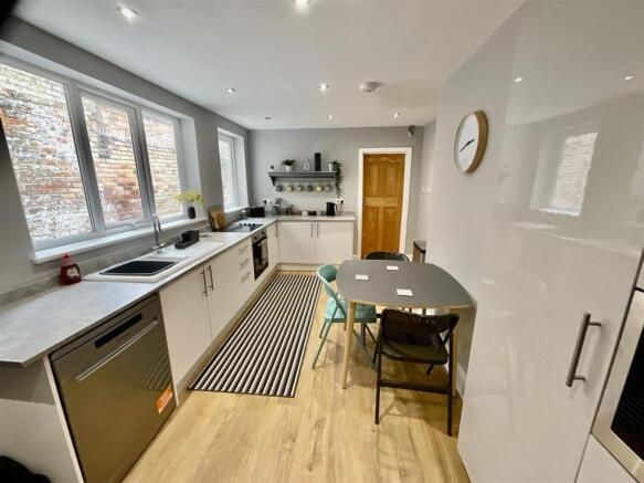 2 bed Not Specified to rent Image 6