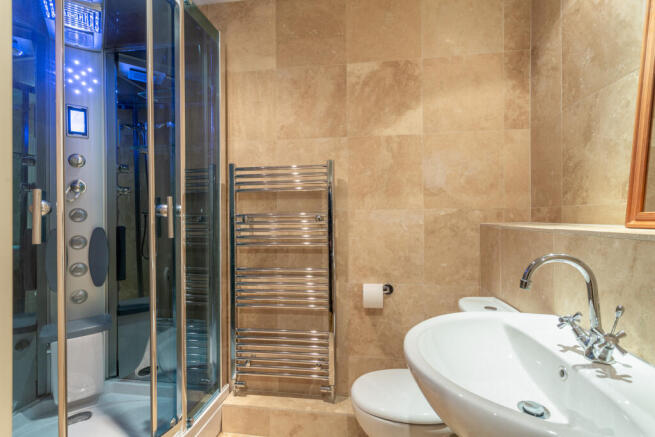 Studio Shower Room