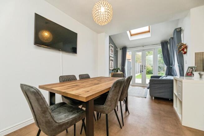 4 bed Semi-Detached for sale Image 5
