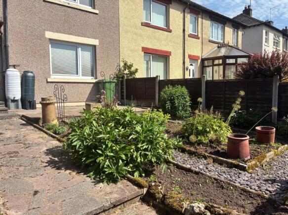3 bed Terraced to rent Image 4