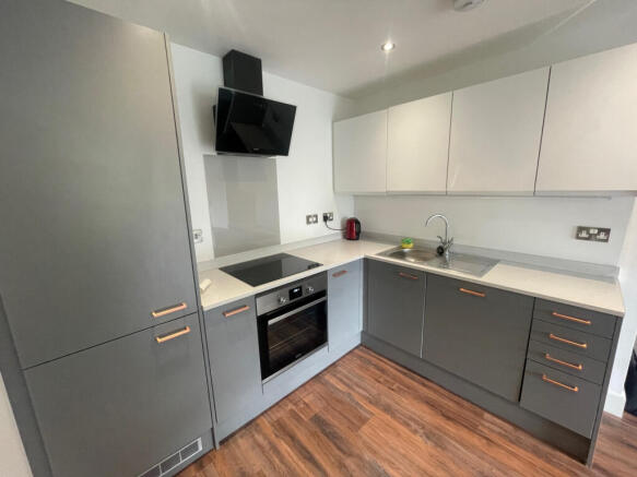 2 bed Apartment to rent Image 4