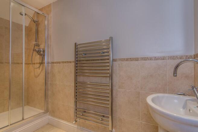 Ensuite to Bed 1