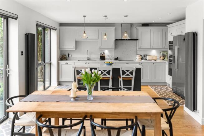 KITCHEN DINER