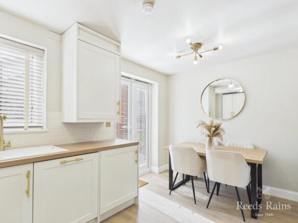 3 bed Semi-Detached for sale Image 8