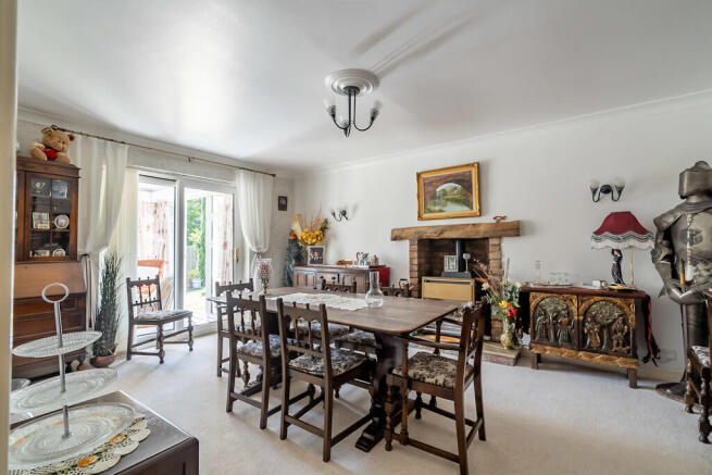 5 bed Detached for sale Image 5