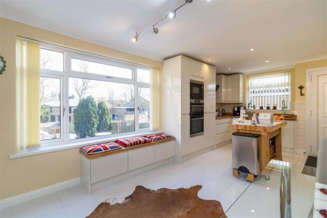 Welham Road 19-Dining Kitchen A.jpg