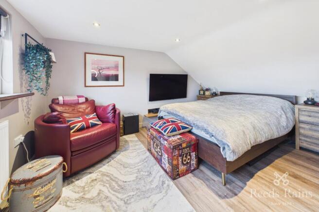 5 bed Detached for sale Image 12