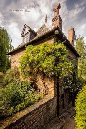 Accommodation Comprises